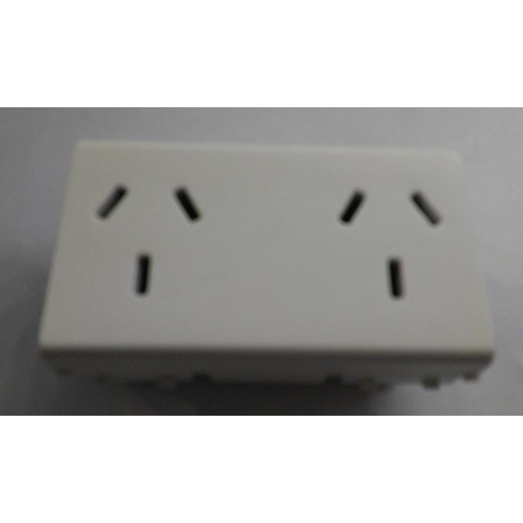 TOMACORRIENTE DOBLE 3 MODULOS EXULTT